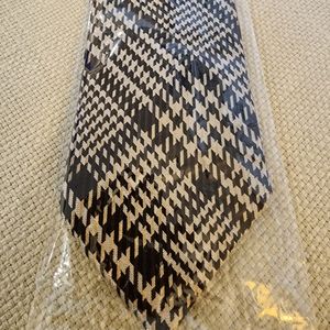 New Byron-British Style 100% Silk Handmade Chocolate/Camel tie.